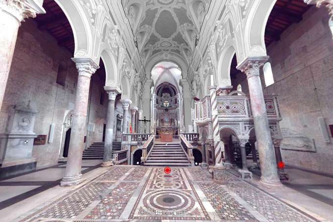 Walk through a church with virtual reality